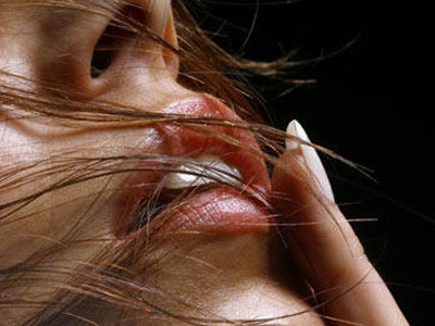 Προστατέψτε τα χείλη σας με….liposan!!!